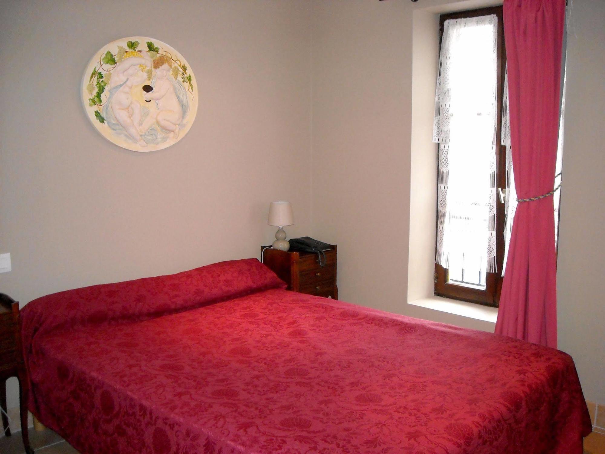 Hostellerie Saint Martin- Logis Hotel Et Restaurant Creully sur Seulles Экстерьер фото